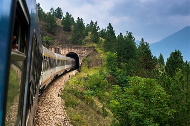 ligne ferroviere belgrade bar top 10 plus beaux train europe - source Pe3k Shutterstock